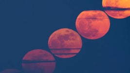 Cosmic Cotton Swab Looms Over Arizona in Lunar Eclipse Time-Lapse Photo | Space Cosmic Cotton Swab Looms Over Arizona in Lunar... 