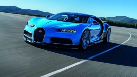 Tesla Model S Plaid Fights Off Bugatti Chiron In Close Drag Races