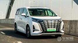 Tank 500 PHEV Blends Luxury, Efficiency, And Off-Road Prowess