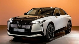 DS N°8 revealed: Electric flagship launches with three motors