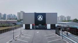 오토노바 문 열다 < 뉴스 < 라이프 스타일 < 기사본문 - 모터그래프코리아 30m 길이의 첨단 기계 세차 시스템이라고? 오토노바 문 열다