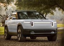 리비안 차세대 SUV R2 LG 배터리 품는다! 5년간 67GWh 공급 < 뉴스... 리비안 차세대 SUV R2 LG 배터리 품는다! 5년간 67GWh 공급