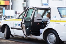 [모플WHY] 일본 택시 자동문, 문화로 자리잡은 이유 < CAR PHOTO... 모터플렉스 MOTORPLEX [모플WHY] 일본 택시 자동문, 문화로 자리잡은 이유