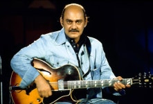 축구선수들입에 오르내리는 기타리스트는? | 중고악기 뮬