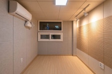 창 있는 작은방 큰방 공실 꽃이 항상 있는 지상 3층 5층 까치음악연습실 금천 // 시흥 / 안양 / 석수 / 관악 / 독산 / 광명 // 소하 / 하안//시흥대로... 