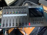 Zoom(줌) r20 멀티트랙레코더 테스트만해본 신품상태 | 중고악기 뮬