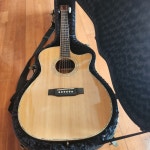 파루시아 탑솔리드 기타.로즈우드.컷어웨이.내장픽업 장착 | 중고악기 뮬