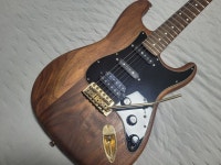 [판매보류]월넛바디 커스텀 스트랫 | 중고악기 뮬