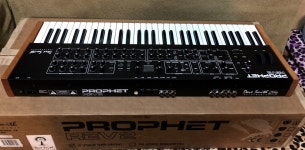 데이브 스미스 프로펫 REV2 키보드 | 중고악기 뮬