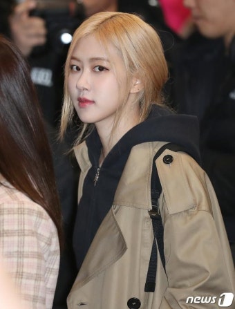 '블랙핑크 로제가 마약 투약?'...의혹 불러온 사진 보니 < 정치사회·세계... 내외일보 '블랙핑크 로제가 마약 투약?'...의혹 불러온 사진 보니