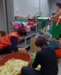 수원시 영통구 영통2동 사랑하리!나누리! 행복하리! 어려운 이웃에 정성가득 반찬나눔 < 경기 < 전국 < 기사본문 - 내외일보 수원시 영통구... 