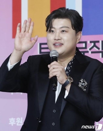 김호중의 뻔뻔함, 결국 돈 때문이었다...공연 직후 음주운전 시인 < 정치사회·세계 < 뉴스 < 기사본문 - 내외일보 김호중의 뻔뻔함, 결국 돈...