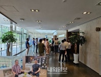 세종시, 보람동 금강수변상가 상인들 시의회로 몰려와 빛 축제삭감, 거친 항의 < 세종 < 전국 < 기사본문 - 내외일보 세종시, 보람동 금강수변상가... 