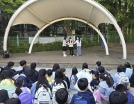 안양 귀인초등학교, 수요 버스킹 공연 실시 < 경기 < 전국 < 기사본문 - 내외일보 안양 귀인초등학교, 수요 버스킹 공연 실시 - 내외일보