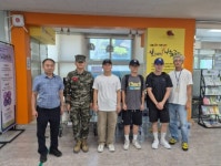 강릉시 현역군인 3명, 포남2동에 취약계층 위한 생수 기탁 < 강원 < 전국 < 기사본문 - 내외일보 강릉시 현역군인 3명, 포남2동에 취약계층 위한... 