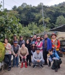 사천시 지도자회 감따기 일손 돕기 봉사활동 펼쳐 < 부산/경남 < 전국 < 기사본문 - 내외일보 사천시 지도자회 감따기 일손 돕기 봉사활동 펼쳐... 