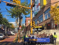 수원 영통지역 초등학교 9곳 우회전 시 보행자 확인 표지판 설치... 수원 영통지역 초등학교 9곳 우회전 시 보행자 확인 표지판 설치 - 내외일보