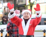 오산시, 오(Oh)! 해피 산타마켓 화려한 막 올라 < 경기 < 전국 < 기사본문 - 내외일보 오산시, 오(Oh)! 해피 산타마켓 화려한 막 올라 - 내외일보