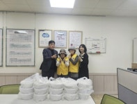 동두천시 엔젤봉사회와 보산동 착한식당 줄서시오, 따뜻한 나눔 실천 < 경기 < 전국 < 기사본문 - 내외일보 동두천시 엔젤봉사회와 보산동 착한식당... 