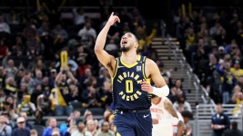 Tyrese Haliburton Reacts to Game-Winning 3-Pointer vs. Chicago on 3/5/23 | NBA.com