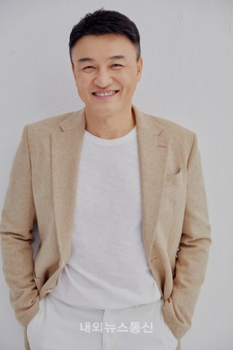 박중훈, 나무엑터스와 전속 계약 체결 < 연예 < 연예·스포츠 < 기사본문 - 내외뉴스통신 박중훈, 나무엑터스와 전속 계약 체결