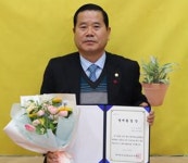 봉사왕 박용화 의원 ‘광주학강초등학교 명예 졸업장’ 받아 < 광주·전남 < 전국 < 기사본문 - 내외뉴스통신 봉사왕  박용화 의원... 