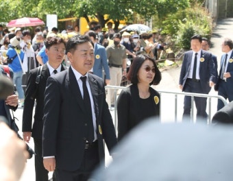 김관영 전북도지사, 고 노무현 전 대통령 추모식 참석 < 전북 < 전국 < 기사본문 - 내외뉴스통신 김관영 전북도지사, 고 노무현 전 대통령 추모식 참석