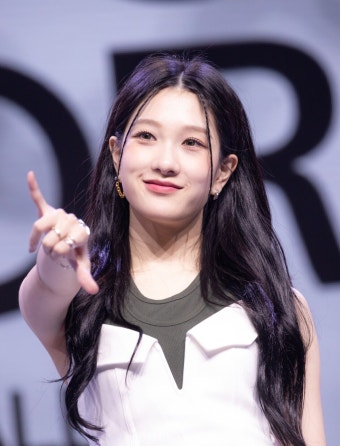 [포토] 프로미스나인(fromis_9) 이서연 '포인트 안무에요' < 연예 < 연예·스포츠 < 기사본문 - 내외뉴스통신 [포토] 프로미스나인(fromis_9)...