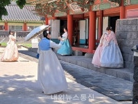 제주목 관아, 외국인이 찾는 역사문화 명소로 급부상 < 제주 < 전국 < 기사본문 - 내외뉴스통신 제주목 관아, 외국인이 찾는 역사문화 명소로 급부상