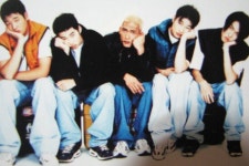 무덤 옆 반지하에서 ‘새우깡’으로 죽 끓여 먹던 男가수, 지금은… - 뉴스에이드 마이너 갤러리