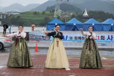 빗속 뚫고 신명난 공연 얼쑤~ < 문화/스포츠 < 기사본문 - 뉴스사천 빗속 뚫고 신명난 공연 얼쑤~