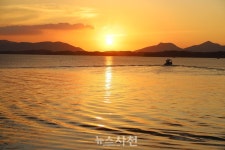 [포토] 울음이 타는 가을 바다 < 사회 < 기사본문 - 뉴스사천 [포토] 울음이 타는 가을 바다