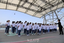 ‘코로나를 넘어 희망을 노래해요’  < 문화/스포츠 < 기사본문 - 뉴스사천 ‘코로나를 넘어 희망을 노래해요’ 