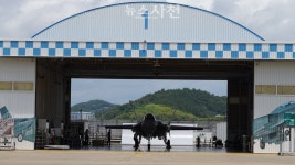 [현장] 활주로 내달리는 KF-21…시험 비행만 남았다 < 사회 < 기사본문 - 뉴스사천 [현장] 활주로 내달리는 KF-21…시험 비행만 남았다