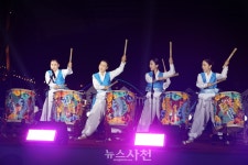 찾아가는 버스킹 공연으로 무더위 날려요 < 문화/스포츠 < 기사본문 - 뉴스사천 찾아가는 버스킹 공연으로 무더위 날려요