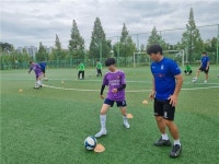 두원중공업(주), 제니우스 축구단에 ‘재능 나눔’ < 함께 가는 길 < 연재 < 기사본문 - 뉴스사천 두원중공업(주), 제니우스 축구단에 ‘재능 나눔’