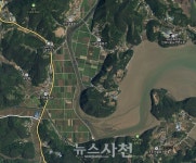 오리방천 너머 너른 들판이 ‘문체이들’로 불리는 까닭은? < 생생뉴스... 뉴스사천 오리방천 너머 너른 들판이 ‘문체이들’로 불리는 까닭은?