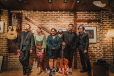 시작된 곳에서 꽃 피우다 가무악 밴드 옴팡이 전하는 문화 향기... 뉴스사천 시작된 곳에서 꽃 피우다 가무악 밴드 옴팡이 전하는 문화 향기