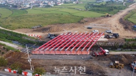 봉남천교 거더 설치 완료 < 생생뉴스 < 사회 < 기사본문 - 뉴스사천 삼천포화력 우회도로 건설 순항... 봉남천교 거더 설치 완료