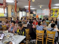 향촌동 미담원, 이웃 주민들에게 소고기국밥 대접 < 사회 < 기사본문 - 뉴스사천 향촌동 미담원, 이웃 주민들에게 소고기국밥 대접