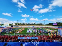 한마음 한뜻으로 뛴 사천... 화합의 꽃 피우다 < 생생뉴스 < 문화/스포츠 < 기사본문 - 뉴스사천 한마음 한뜻으로 뛴 사천... 화합의 꽃 피우다