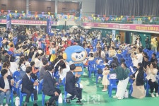 동화 속 주인공된 사천 가족들... 사천시 모든 가족축제 열려 < 생생뉴스 < 문화/스포츠 < 기사본문 - 뉴스사천 동화 속 주인공된 사천 가족들...... 