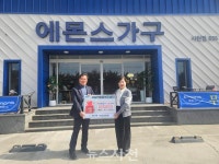 에몬스가구 사천점, 사남면에 책상·의자 세트 기탁 < 생생뉴스 < 사회 < 기사본문 - 뉴스사천 에몬스가구 사천점, 사남면에 책상·의자 세트 기탁