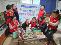 반찬 나눔에 할머니 생신상까지···벌용동 효도 봉사 훈훈 < 생생뉴스 < 사회 < 기사본문 - 뉴스사천 반찬 나눔에 할머니 생신상까지···벌용동... 