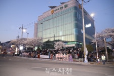 부처님오신날 봉축탑 불 밝혀···시민 안녕과 평화 기원 < 생생뉴스 < 사회 < 기사본문 - 뉴스사천 부처님오신날 봉축탑 불 밝혀···시민 안녕과... 