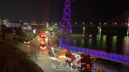 삼천포대교 인근 해상낚시터 큰 불···인명피해 없어 < 생생뉴스 < 사건 / 사고 < 사회 < 기사본문 - 뉴스사천 삼천포대교 인근 해상낚시터 큰 불... 