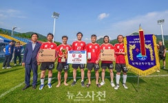 사천 50대 축구회, 제3회 남해 보물섬배 우승 쾌거 < 생생뉴스 < 문화/스포츠 < 기사본문 - 뉴스사천 사천 50대 축구회, 제3회 남해 보물섬배 우승... 