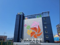 호텔 소풍 김성희 대표, 인재육성 장학금 기탁 < 사회 < 기사본문 - 뉴스사천 호텔 소풍 김성희 대표, 인재육성 장학금 기탁