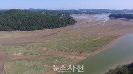 산줄기가 빚어낸 갯벌의 기적, 광포만은 산의 대답이다 < 생생뉴스... 기사본문 - 뉴스사천 산줄기가 빚어낸 갯벌의 기적, 광포만은 산의 대답이다