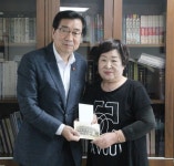 김춘자 할머니, 4‧3의 아픔 담은 사진 기증 < 제주단신 < 지역뉴스... 제주환경일보 김춘자 할머니, 4‧3의 아픔 담은 사진 기증 - 제주환경일보